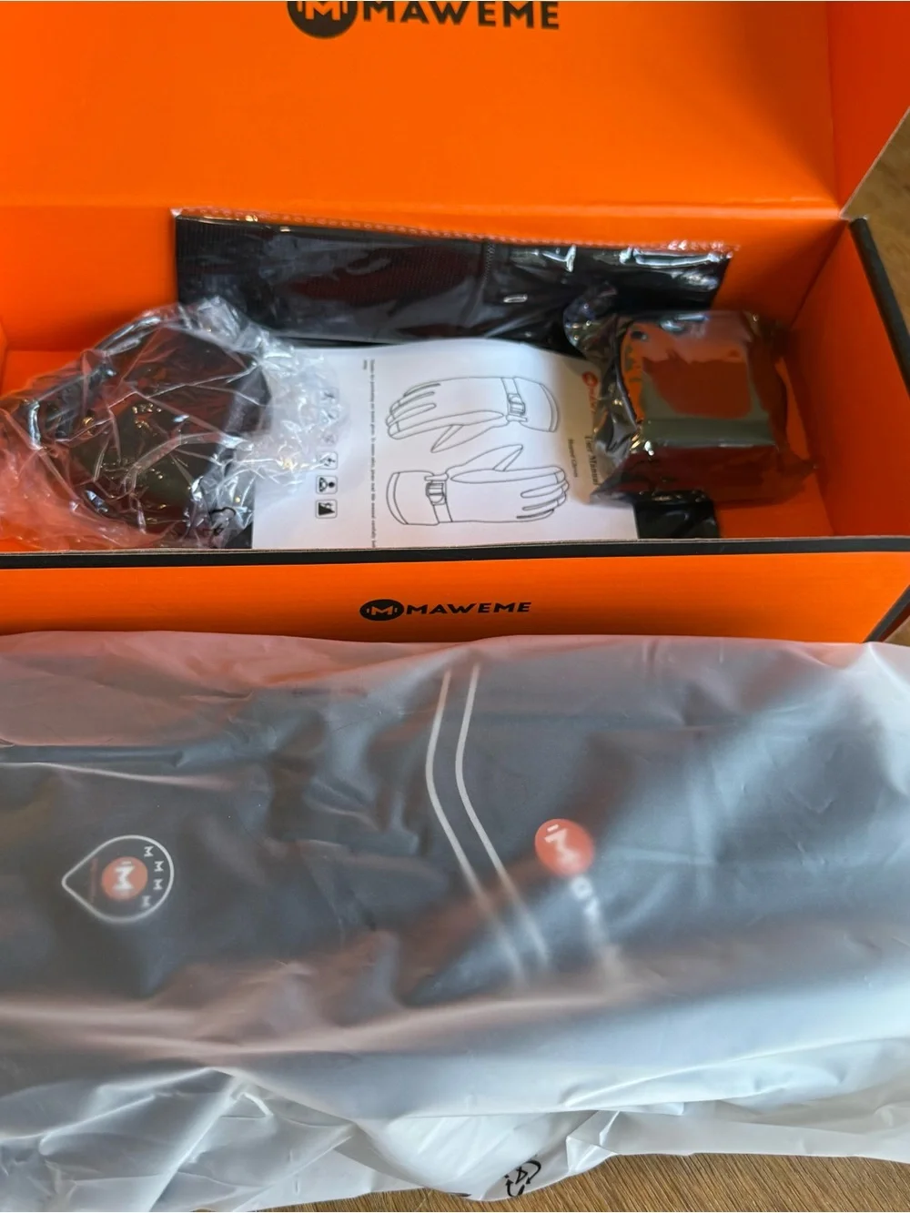 Mewama Heated Winter Gloves in Black & Orange Small NEW